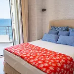 Limani Luxury Beachfront 公寓