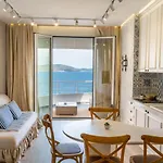 Limani Luxury Beachfront 公寓