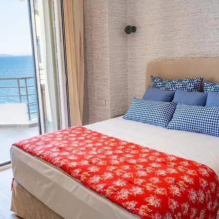Limani Luxury Beachfront Apartamento