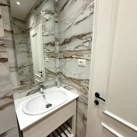 Limani Luxury Beachfront Apartment