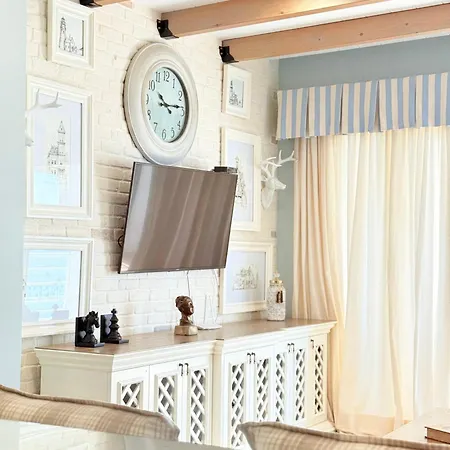 Limani Luxury Beachfront Apartamento *