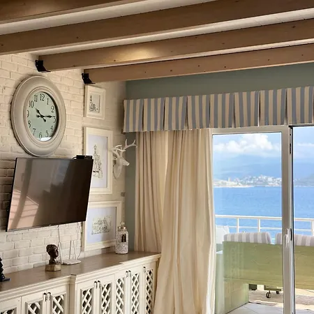 Apartment Limani Luxury Beachfront *
