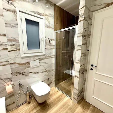 Limani Luxury Beachfront Apartment *