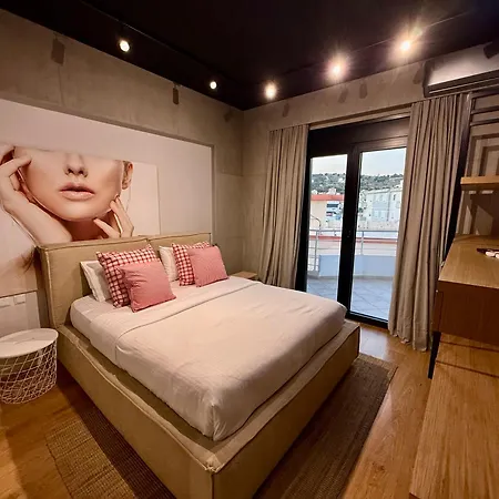 Limani Luxury Beachfront Apartment *