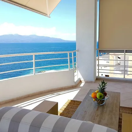 Limani Luxury Beachfront Apartamento *