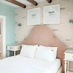 Limani Luxury Beachfront *