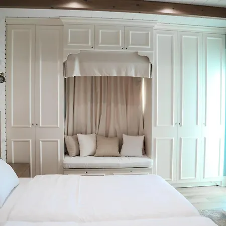 Limani Luxury Beachfront Apartment *