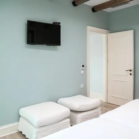 Limani Luxury Beachfront Apartment *