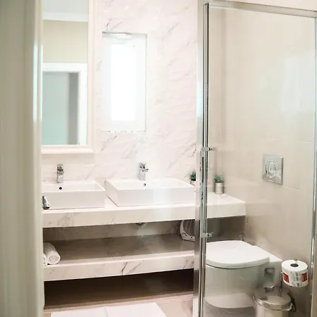 Limani Luxury Beachfront Apartament *