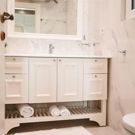 Limani Luxury Beachfront Apartment Sarande