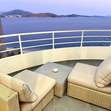 Διαμέρισμα Limani Luxury Beachfront Σαράντα
