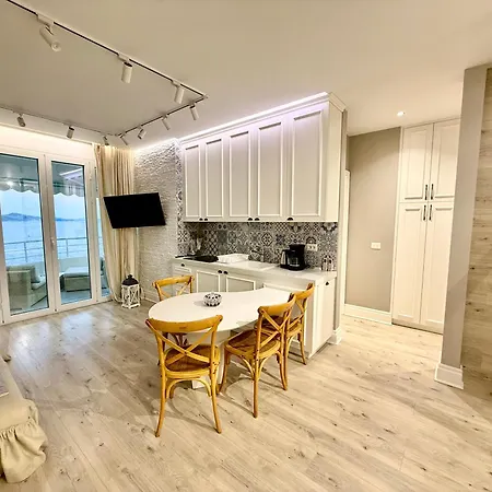 Limani Luxury Beachfront Apartment Sarande