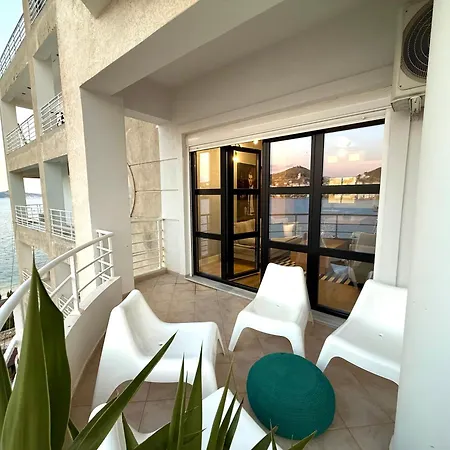 Limani Luxury Beachfront Daire