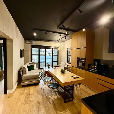Limani Luxury Beachfront Apartment *