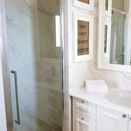 Limani Luxury Beachfront Daire Saranda