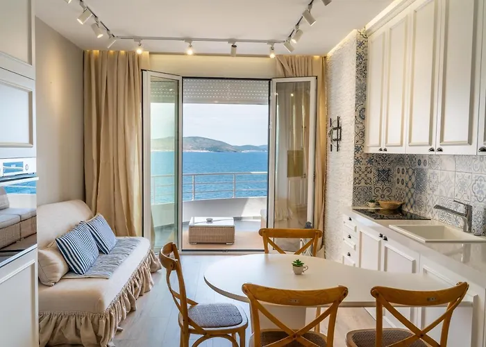 Limani Luxury Beachfront 公寓