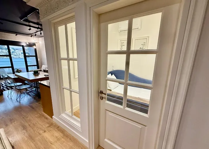 公寓 Limani Luxury Beachfront *