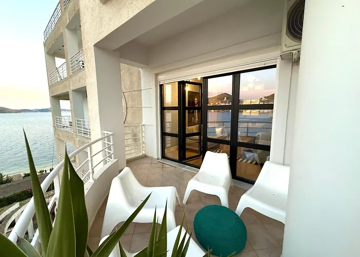 Limani Luxury Beachfront 公寓