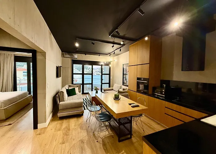 Limani Luxury Beachfront 公寓 *